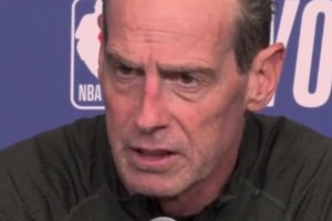 骑士主帅：在NBA从没见过老板包25辆球迷大巴！我们特别感激