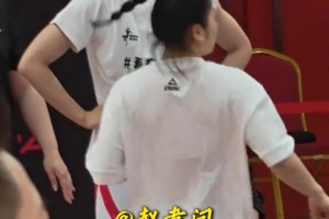 确实没招！上篮拽手臂，抢板故意踩脚，切特真对位不了文班 ...